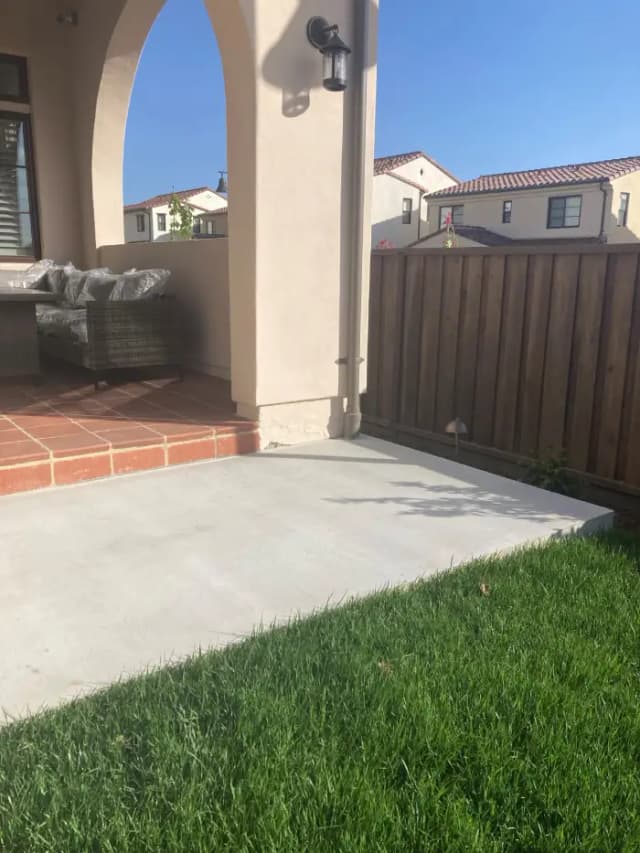 Landscaping light broom finish